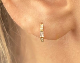 Diamond huggie hoop earrings,cartilage hoop•14k solid gold•Real diamond•cartilage earring•baguette diamond huggies•small diamond hoops