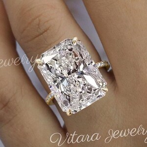 Bague de fiançailles en moissanite Radiant 16 carats, style célébrité en or 14 carats, grande, grande, bague de fiançailles solitaire coupe Radiant, alliance de luxe