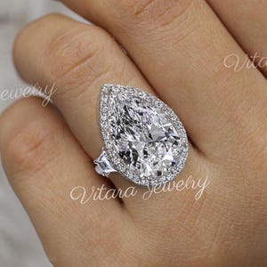 Three stone moissanite pear shaped engagement ring,6.5CT pear halo ring,celebrity style trapezoid&huge big pear moissanite ring,wedding ring