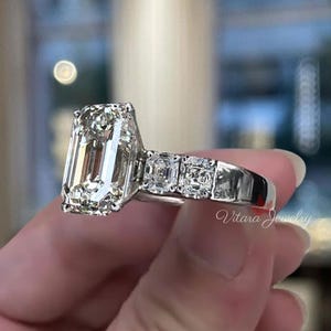 7 CT エメラルドカット エンゲージリング ラージソリティア エメラルドカット モアッサナイト エンゲージリング アッシャーカット ワイドバンド ダイヤモンド カクテル ウェディングリング