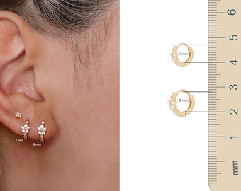 cartilage hoop,cartilage piercing•Real diamond huggie hoop earrings•14k solid gold hoops•helix hoop•helix piercing•flower•tiny gold hoops