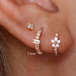 diamond helix hoop,helix piercing•14k solid gold•huggie hoop earrings•cartilage•helix earring•diamond huggies•cartilage hoop•tragus hoop