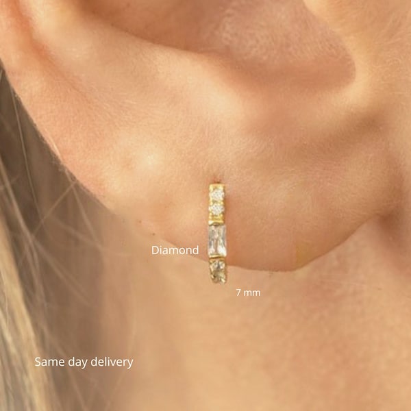 Diamond huggie hoop earrings,cartilage hoop•14k solid gold•Real diamond•cartilage earring•baguette diamond huggies•small diamond hoops