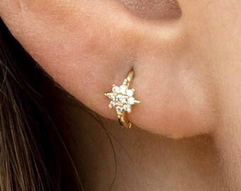 14k gold cartilage hoop,helix hoop•cartilage earring•huggie hoop earrings•flower•helix earring•tiny gold hoops•gold huggies•small gold hoops