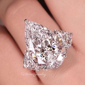 Grande bague de fiançailles en moissanite poire 9 carats, grand trois pierres style célébrité de luxe, énorme bague en forme de poire, gros bijoux bling, alliance cocktail