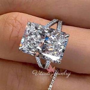 ラディアントカット モアッサナイト エンゲージリング 13 CT スプリットシャンク ラージ モアッサナイト リング セレブスタイル ソリティア 巨大ダイヤモンド カクテル ウェディングリング