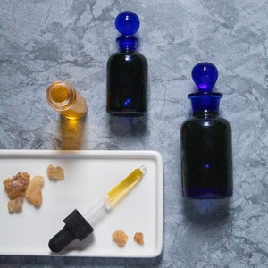 Frankincense Facial Serum // nourishing face oil with anti-aging oleoresins