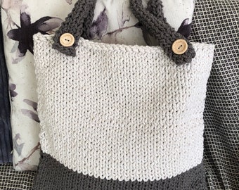 Handmade knitted shoulder bag.
