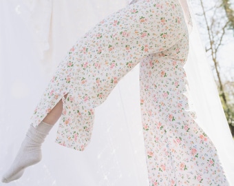 High-waisted elephant leg pants in floral cotton made from vintage cloth