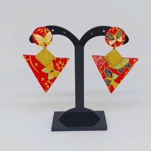 Orecchini di carta triangolari rosso con farfalle, Orecchini dettagli dorati, Orecchini elegante collezione carta chiyogami