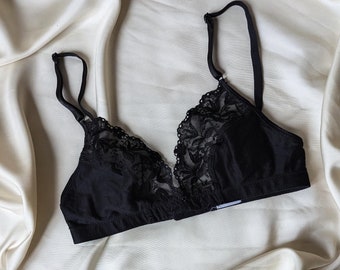 RARE 1990 Hanro pure black cotton bra with lace details 32B