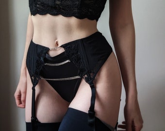 DEADSTOCK vintage garter belt black lace with chains goth 34/S