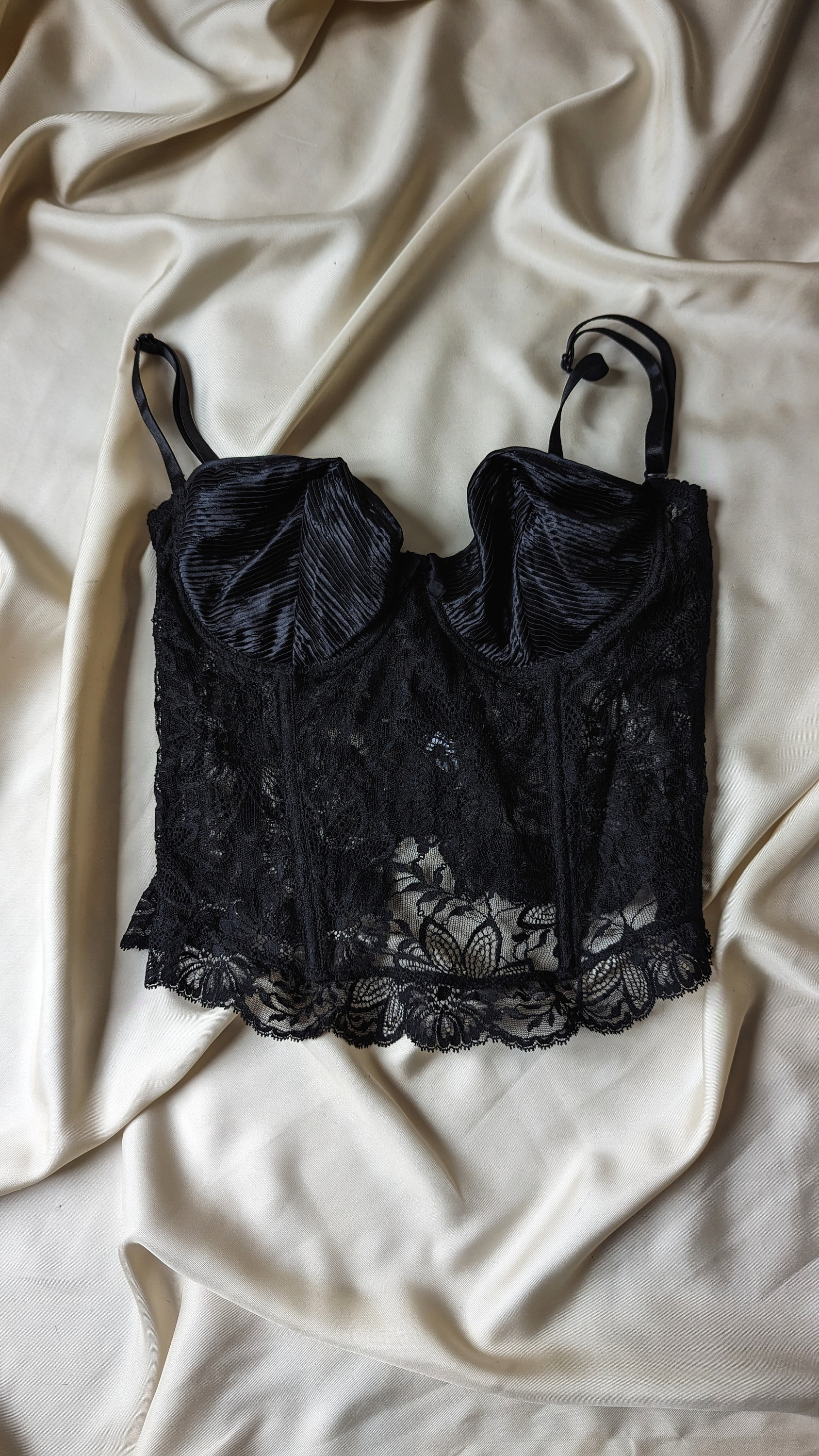 COLLECTOR Documented La Perla 1991 Vintage Black Lace Pleated