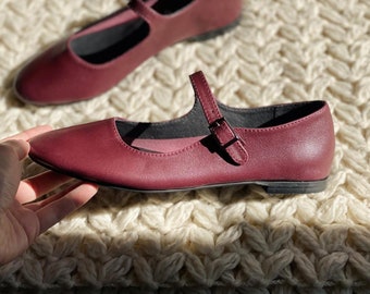 Burgundy Leather Mary Jane Shoes - Mary Janes pour femmes - Chaussures vintage - Chaussures rouge foncé faites à la main - Appartements en cuir