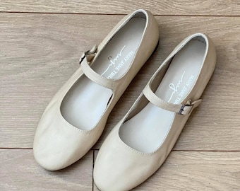 Chaussures Mary Jane en cuir beige - Mary Janes femme - chaussures vintage - Chaussures beiges - Appartements en cuir