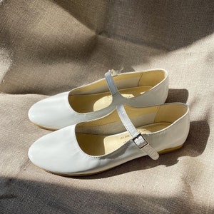White Patent Leather Mary Jane Shoes - Women&#39;s Mary Janes - Vintage Shoes - Handmade White Shoes - Leather Flats