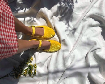 Chaussures Mary Jane en velours jaune - Mary Janes pour femmes - Chaussures vintage faites à la main - Chaussures jaunes - Velvet Flats
