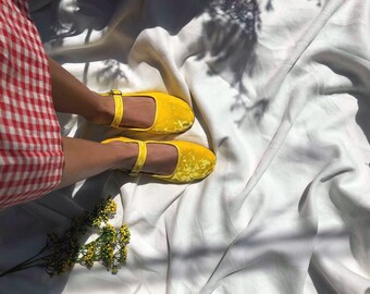 Chaussures Mary Jane en velours jaune - Mary Janes pour femmes - Chaussures vintage faites à la main - Chaussures jaunes - Velvet Flats