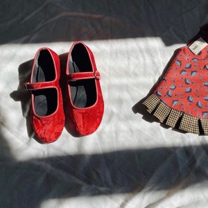 Red Velvet Mary Jane Shoes - Mary Janes pour femmes - Chaussures vintage - Chaussures rouges faites à la main - Velvet Flats