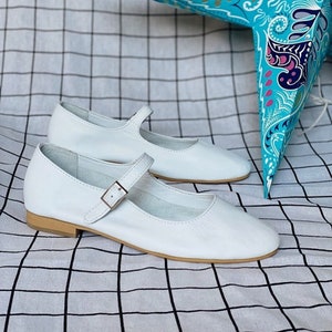 White Leather Mary Jane Shoes - Women&#39;s Mary Janes - Vintage Shoes - Handmade White Shoes - Leather Flats