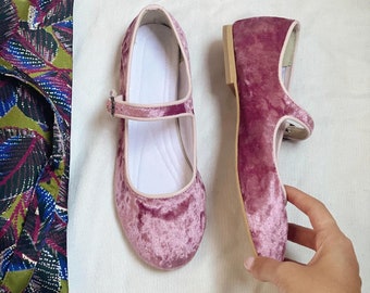 Bubblegum Pink Velvet Mary Jane Shoes - Mary Janes pour femmes - Chaussures vintage - Chaussures roses faites à la main - Velvet Flats