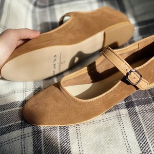 Chaussures Mary Jane en daim marron - Mary Janes pour femme - chaussures vintage faites main - chaussures marron - chaussures plates en daim