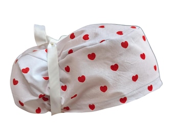 Bonnet de bloc opératoire Red Heart Boxer Dungeon Crawler à queue de cheval, fermeture européenne ou ruban, doublure en satin et boutons en option