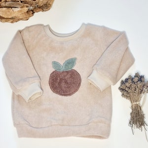 Weicher Frottee Sweater in Beige mit einer Apfel Applikation image 5