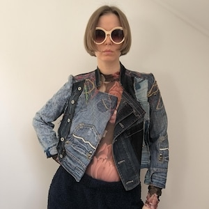 Veste en jean recyclée effet patchwork, blazer en jean relooké brodé