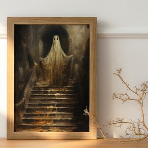 Peut inclure: Une peinture encadr&eacute;e repr&eacute;sentant un fant&ocirc;me blanc debout sur un escalier en bois fonc&eacute;. Le fant&ocirc;me est translucide et a deux yeux noirs. Les marches sont recouvertes d'un liquide sombre, peut-&ecirc;tre de l'eau ou du sang.