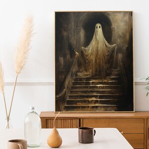 Peut inclure: Une peinture repr&eacute;sentant un fant&ocirc;me blanc debout sur un escalier dans une pi&egrave;ce sombre. Le fant&ocirc;me porte un drap blanc et a deux yeux noirs. L'escalier est en pierre et est recouvert d'un liquide sombre.