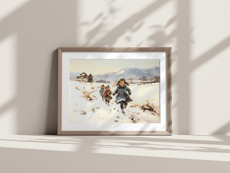 Peut inclure: Une peinture encadr&eacute;e repr&eacute;sentant trois enfants courant dans un paysage enneig&eacute;. Les enfants portent des v&ecirc;tements d'hiver et sourient. L'arri&egrave;re-plan pr&eacute;sente une petite maison en bois et des montagnes enneig&eacute;es.