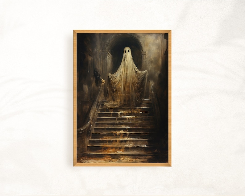 Peut inclure: Un fant&ocirc;me blanc se tient sur un escalier en bois sombre dans une pi&egrave;ce faiblement &eacute;clair&eacute;e. Le fant&ocirc;me est translucide et semble laisser tomber un liquide dor&eacute; sur les marches.