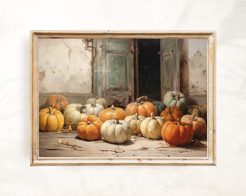 Puede incluir: Una pintura de bodeg&oacute;n que presenta una colecci&oacute;n de calabazas en varios tonos de naranja, blanco y verde. Las calabazas est&aacute;n dispuestas en un suelo de madera frente a una puerta desgastada con un acabado de pintura verde.