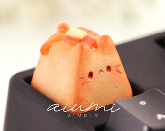 Handmade Polymer Clay Keycap – Maple Syrup Bread Cat Design | Artisan Keyboard Accessory by aiumi