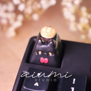 Handmade Polymer Clay Keycap – Black Bread Cat Design | Artisan Keyboard Accessory by aiumi