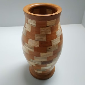 Segmentierte Holzvase
