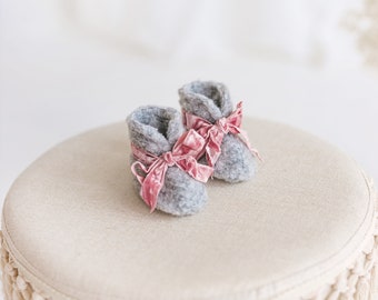 Pink baby girl woolen booties with eco leather pads