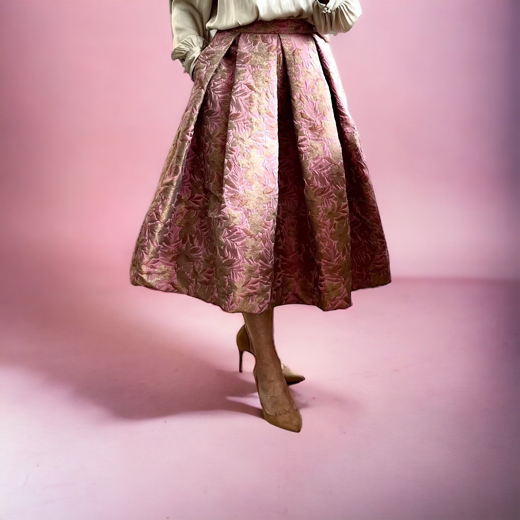 完売商品　新品未使用 ブルレア　Bluelea ピンク ジャガードスカート　36裏地ポリエステル１００％