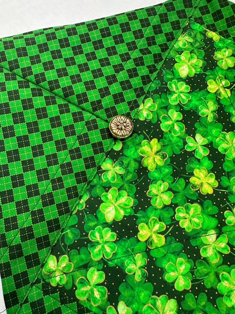 Chemin De Table St Patrick's Day 14x72 Pouces - Tissu Perlé Motif Trèfle - Multicolore - Marque Clover