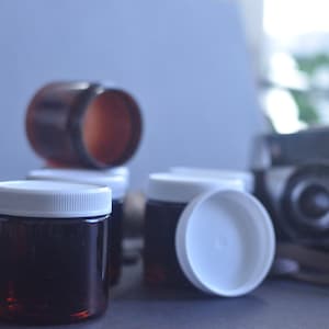 4oz Plastic Jar With White Ribbed unlined Lid