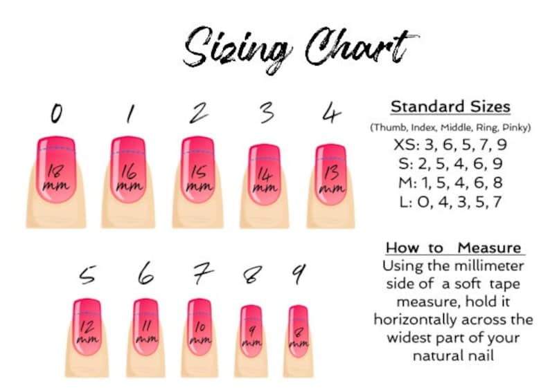 Puede incluir: Un juego de tres tazas de cer&aacute;mica con un esmalte moteado de color crema. Cada taza presenta un dise&ntilde;o floral pintado a mano en tonos azules, verdes y amarillos. Las tazas tienen una forma simple y redondeada y un asa c&oacute;moda.