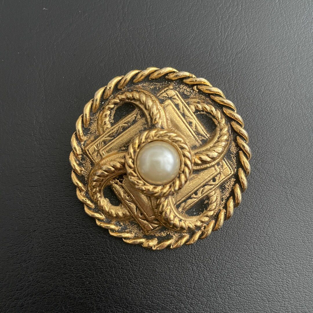 Broche/Pendentif Vintage Charlie By Revlon - Doré - Très Bon État - Objet De Collection