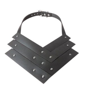 Choker in pelle. Cosplay motociclista punk gotico