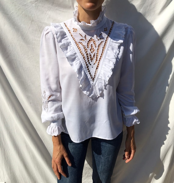 Vintage white ruffle romantic lace blouse, victori