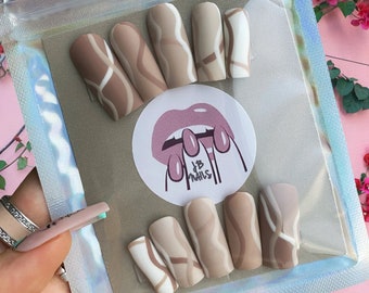 Líneas abstractas / Uñas desnudas / Uñas arremolinadas / Uñas de gel pintadas a mano / Uñas falsas / Uñas de lujo