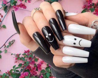 Happy /Sad Smiley Gezicht Valse Nagels | Handgelakt gelnagels | Nepnagels | Luxe nagels