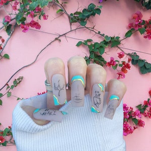 Abstract Faces | Minimalist | Gold Foil Detail | Hand-painted Gel Nails | Fake Nails | Luxury Nails