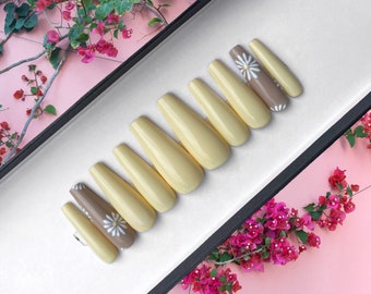 Daisy Flower Nails / Nude Nails / Summer Spring Nails / Uñas de gel pintadas a mano / Uñas falsas / Uñas de lujo