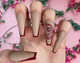 Uñas falsas del dragón chino rojo / Uñas desnudas / Uñas de gel pintadas a mano / Uñas falsas / Uñas de lujo